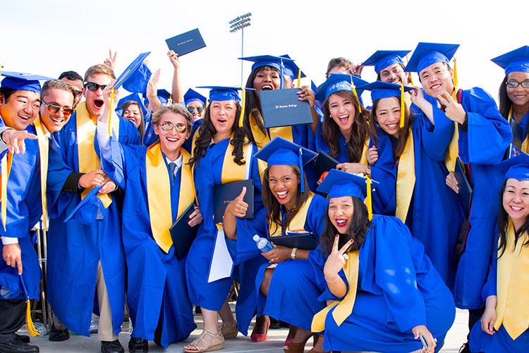 Many graduates posing together